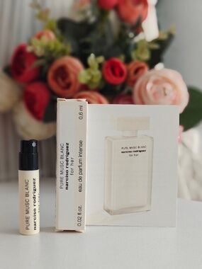 New Narciso Rodriguez Pure Must Blanc edp Intense 0.6 ml /0.02oz Spray Sample